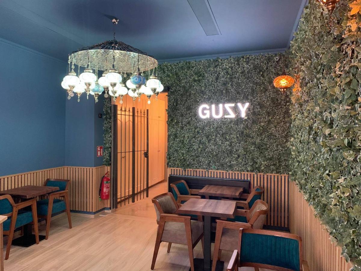 Hotel Guzy Lier Bagian luar foto