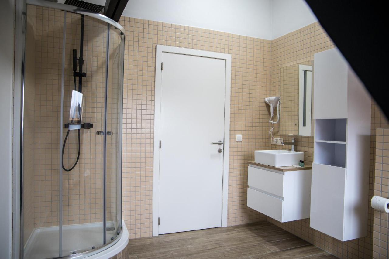 Hotel Guzy Lier Bagian luar foto