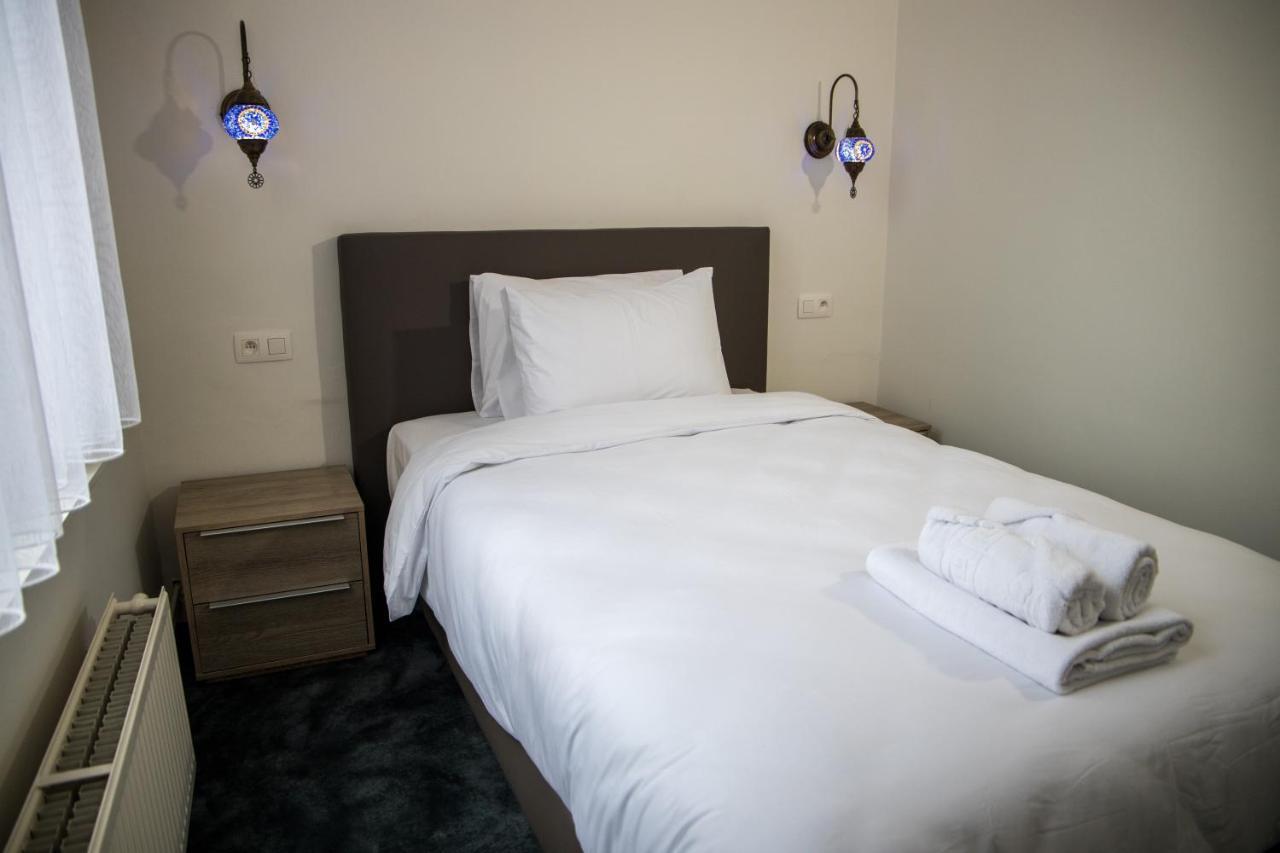Hotel Guzy Lier Bagian luar foto
